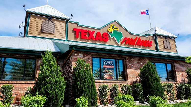 Texas Roadhouse restaurant exterior