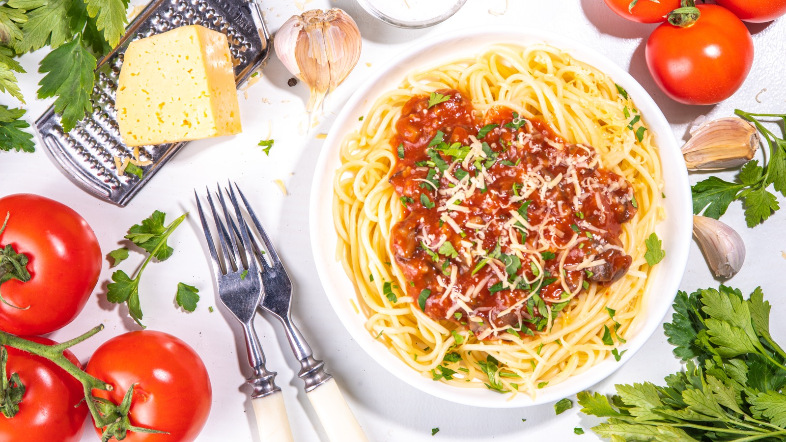 Why The Size Of Your Pot Matters When Making Pasta