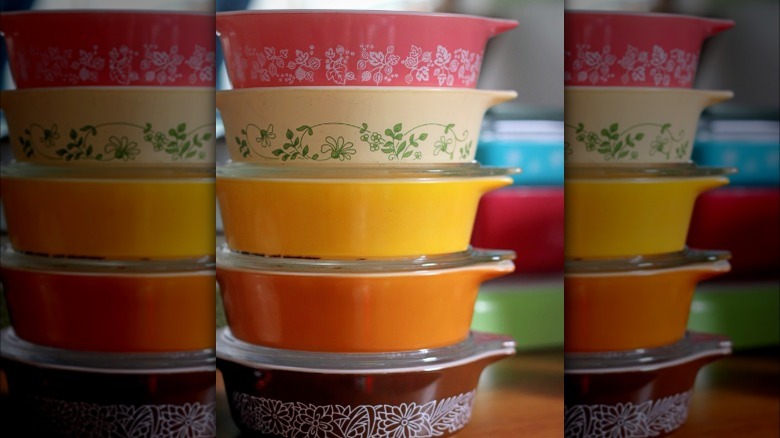 Vintage Pyrex dishes