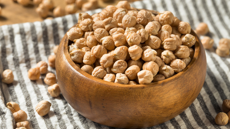 dry garbanzo beans in bowl