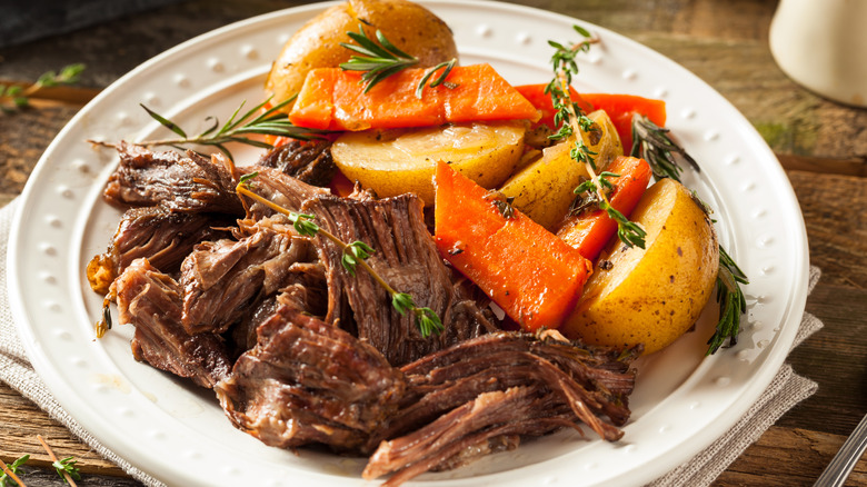 Tender beef roast w/potatoes and carrots