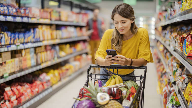 woman grocery shopping