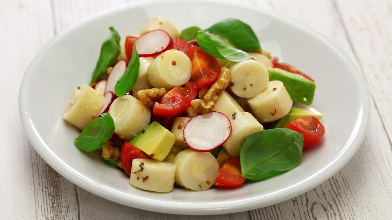 salad with hearts of palm