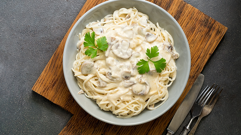 white sauce pasta with mushrooms