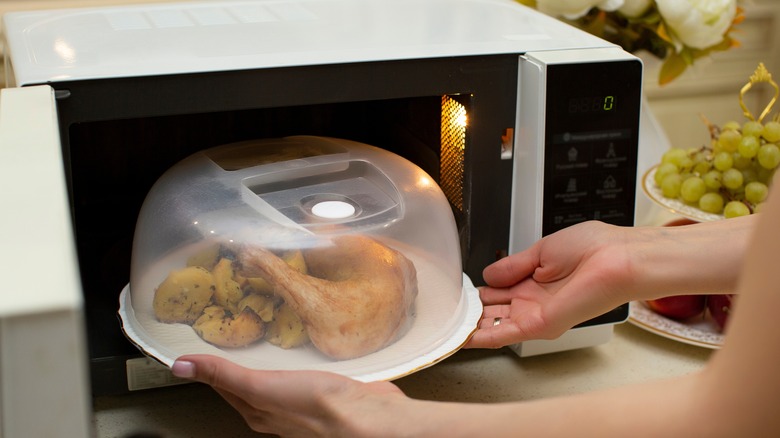 https://www.tastingtable.com/img/gallery/why-you-should-always-cover-food-in-the-microwave/intro-1660852062.jpg