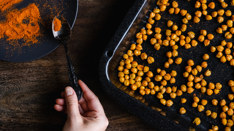 roasted chickpeas on tray 