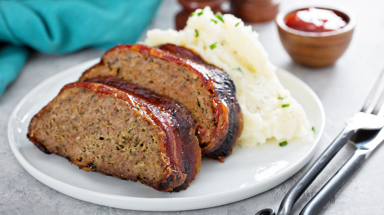 sliced meatloaf