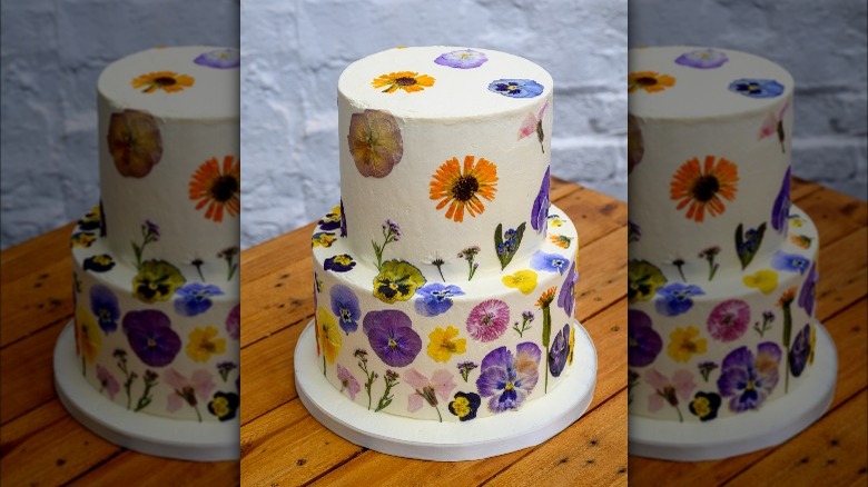 Fresh flower cake