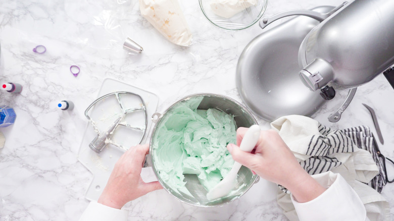 Coloring buttercream