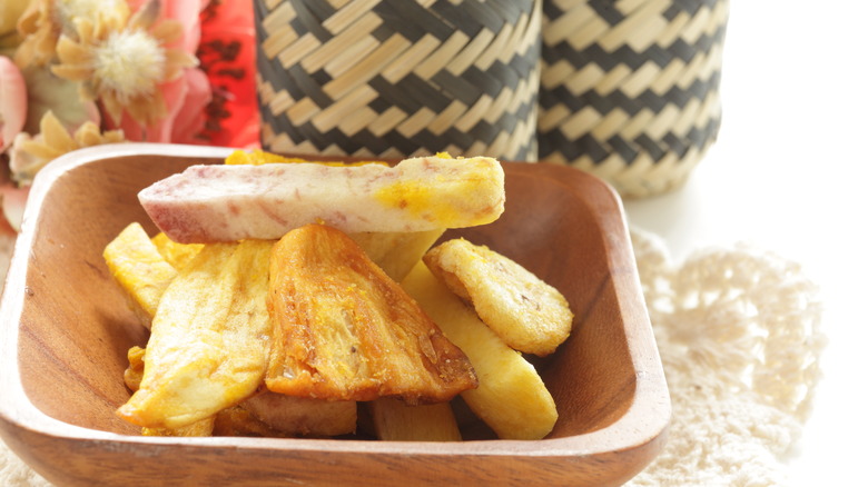 Dried jackfruit in a wooden bowl