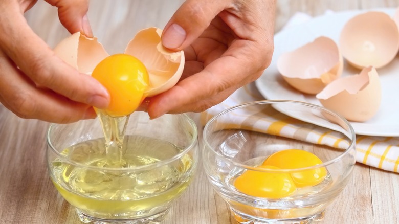 hands separating egg yolks