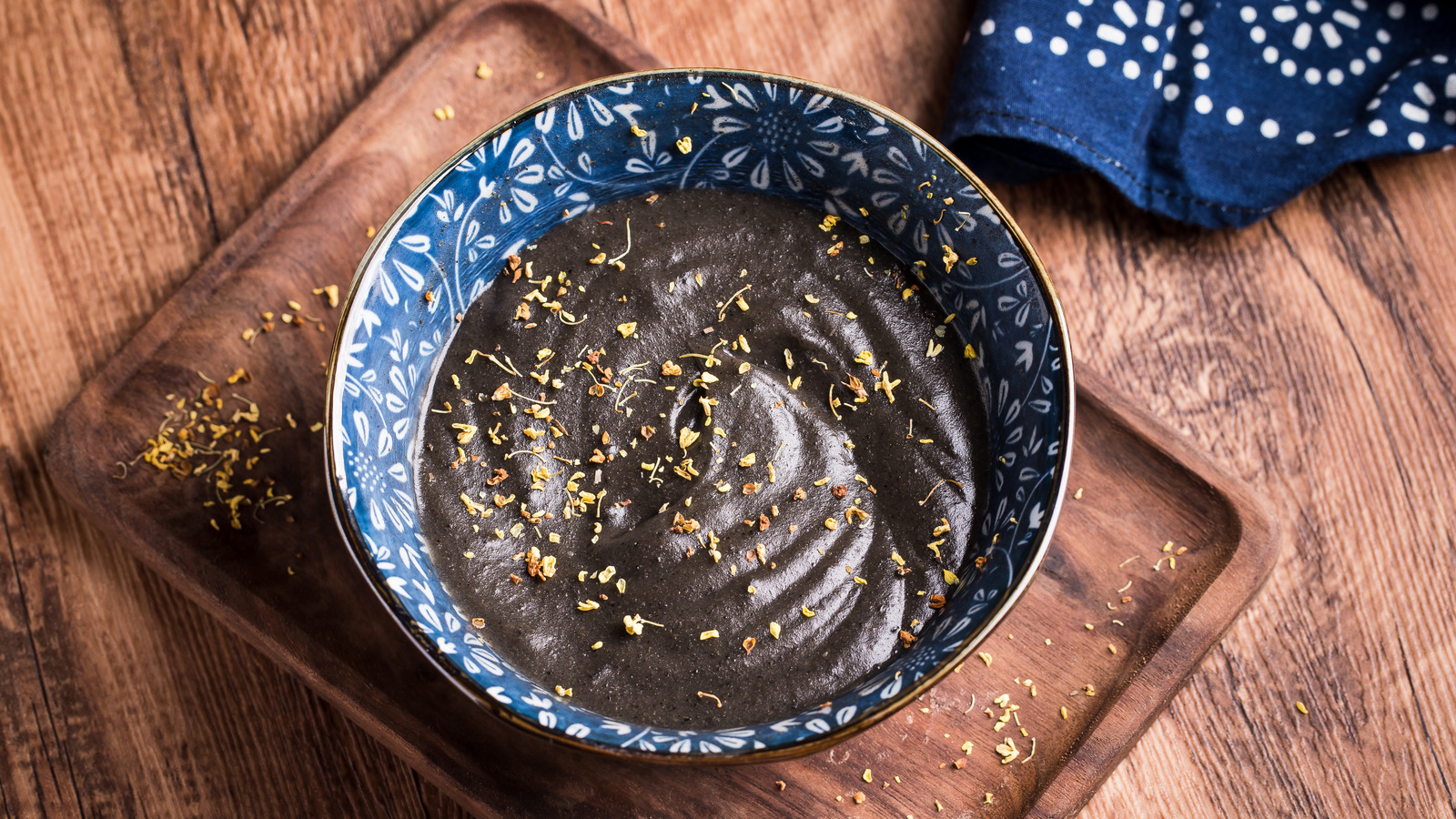 Healthy Black Sesame Swirl Vanilla Cake (vegan, oil-free, refined sugar  free) - Nuts About Greens