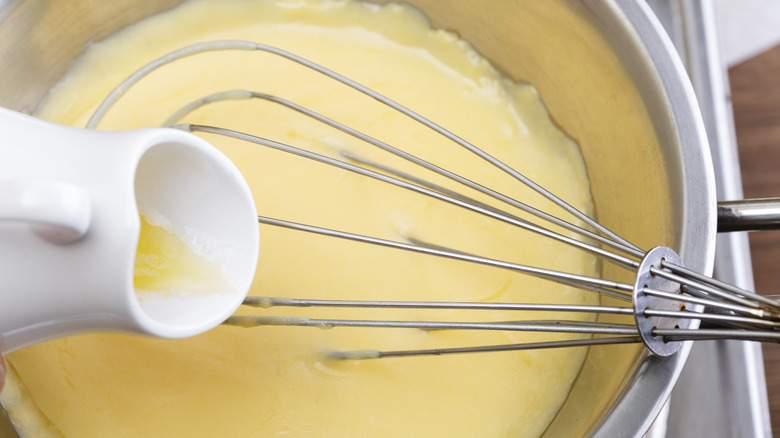 Hollandaise sauce in bowl