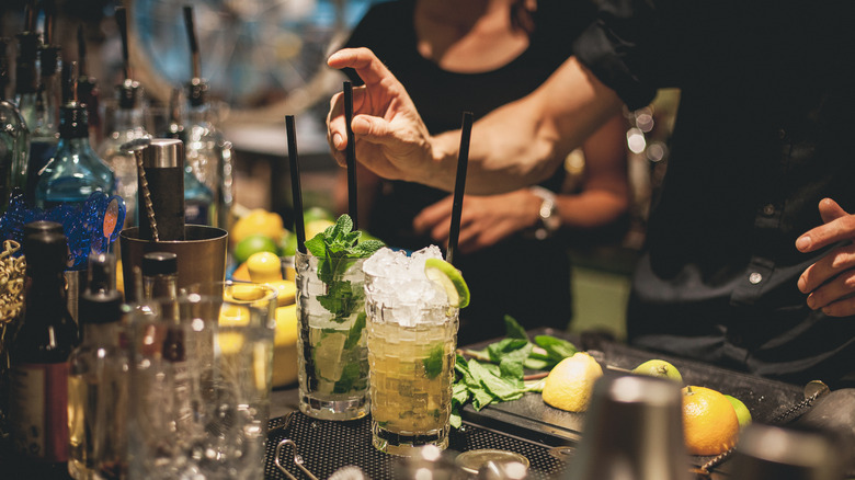 bartender making mojitos