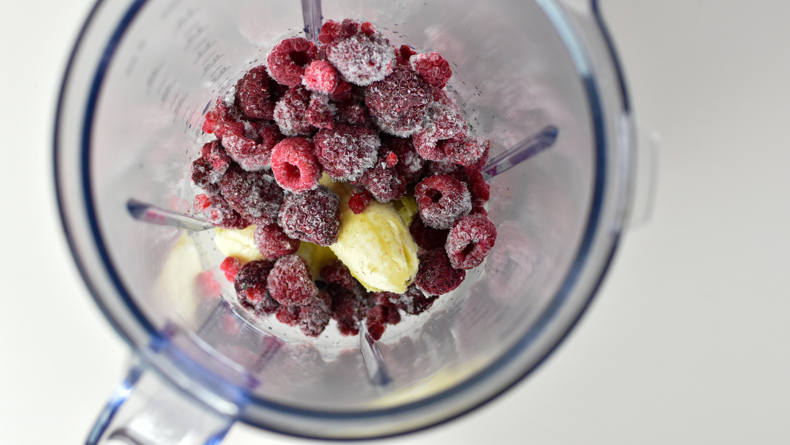 Why You Should Never Put Frozen Foods In The Blender