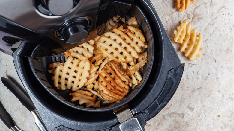 Does AIR FRYER Parchment Paper HELP or HURT your Air Fryer Food? 