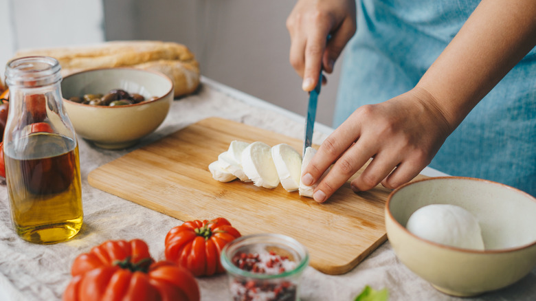 Mozzarella, olive oil and pizza toppings