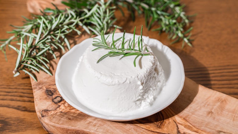 ricotta on plate 