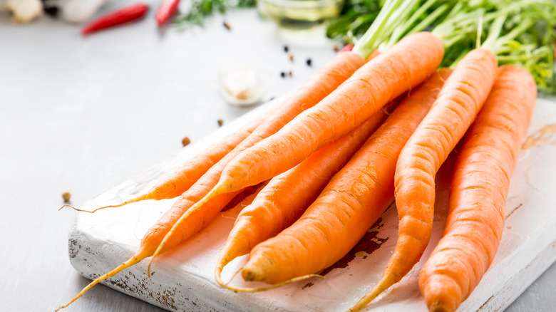 fresh whole carrots