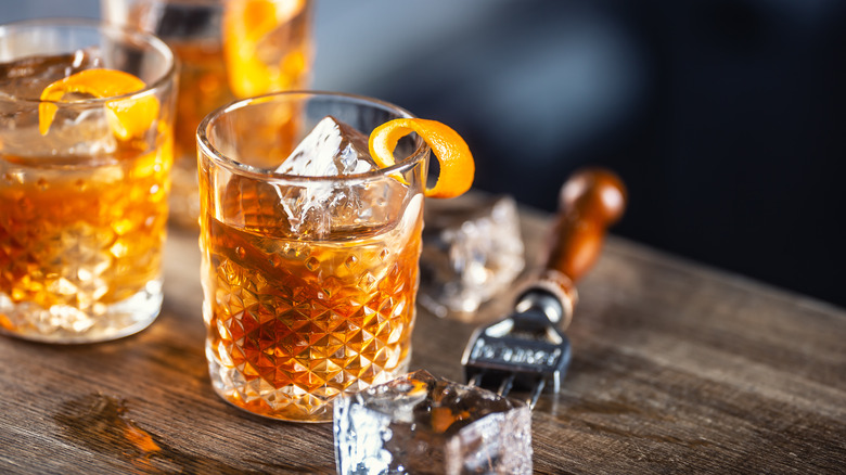 old fashioned cocktail