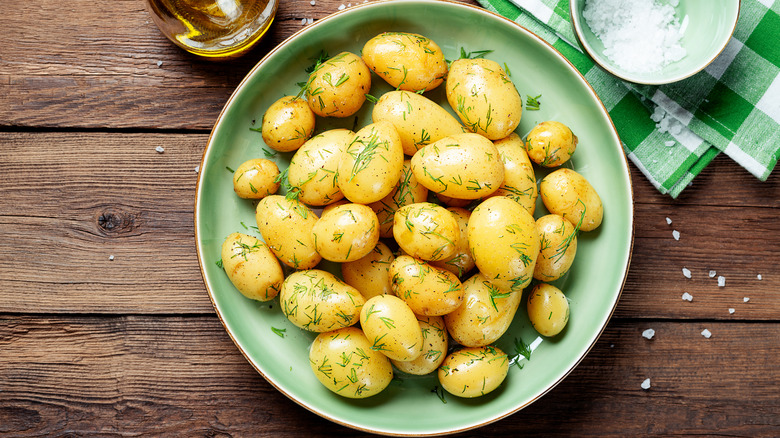 boiled potatoes with dill