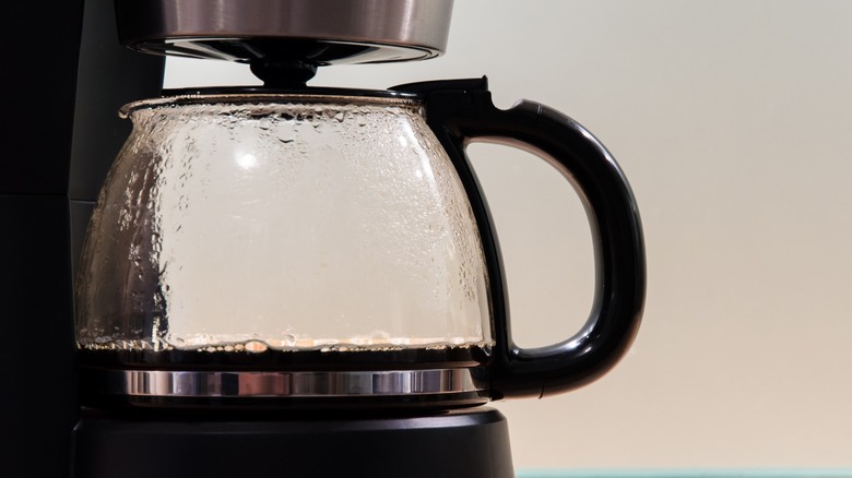https://www.tastingtable.com/img/gallery/why-you-shouldnt-leave-drip-coffee-on-the-heating-element-too-long/intro-1698184436.jpg
