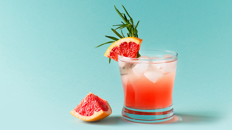 Pink cocktail with grapefruit slices.