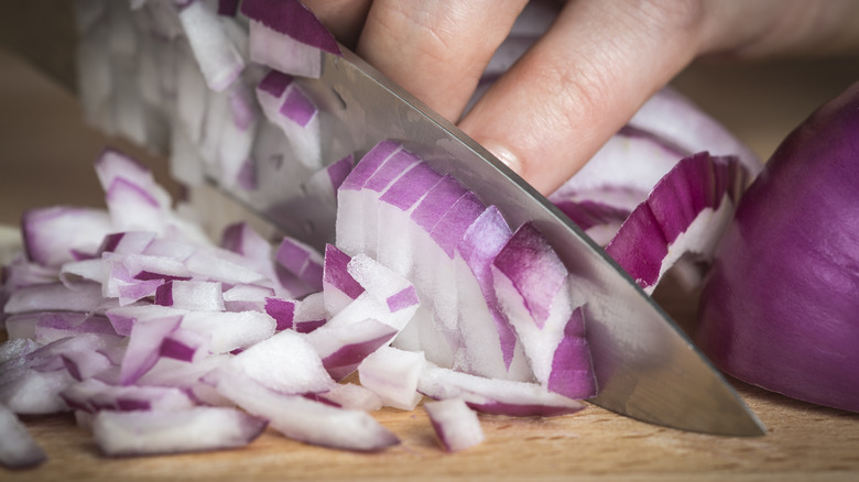 cutting red onion