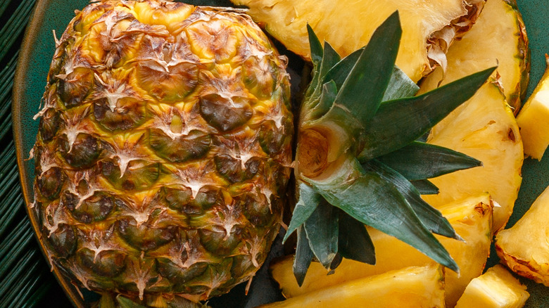 Why You Shouldn't Rely Solely On Color When Picking Out Pineapple