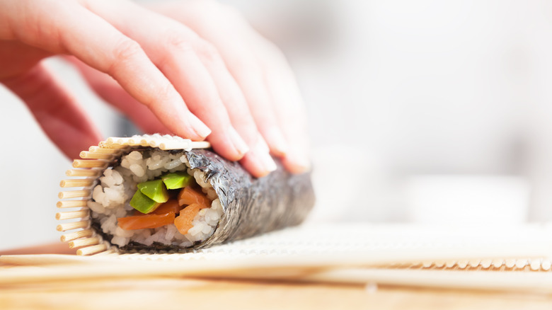 Hand rolling futomaki