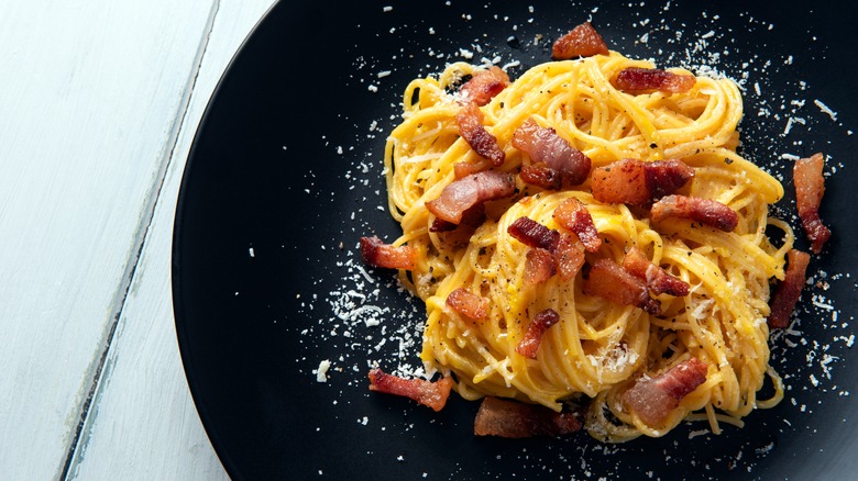 traditional pasta carbonara with guanciale