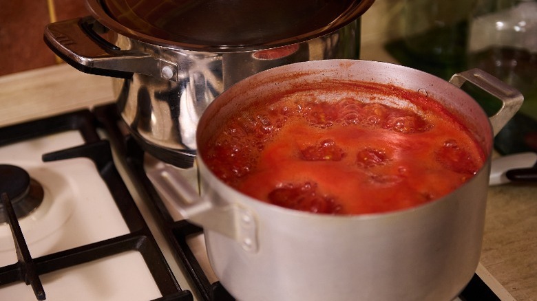 boiling tomato juice on stove