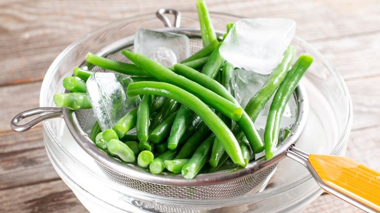 Bright green blanched green beans