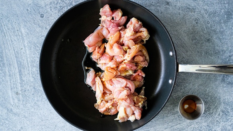 cooking chicken thighs in pan