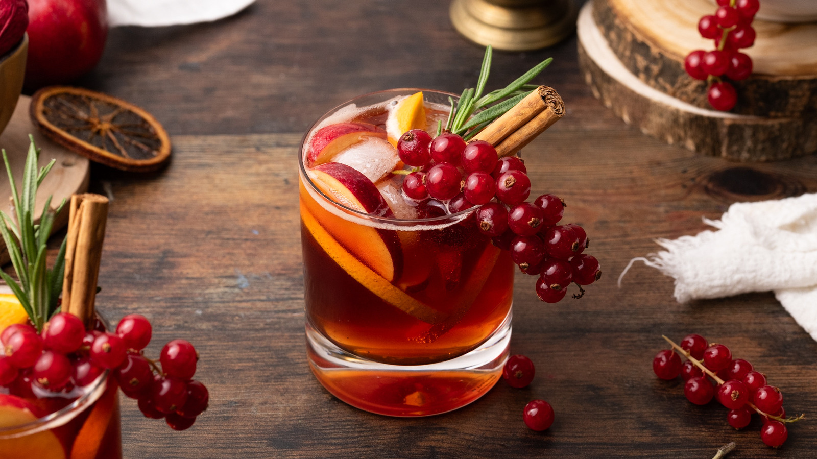 https://www.tastingtable.com/img/gallery/wintry-christmas-pimms-cup-cocktail/l-intro-1701114548.jpg