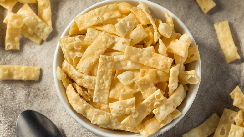 close up fried wonton strips