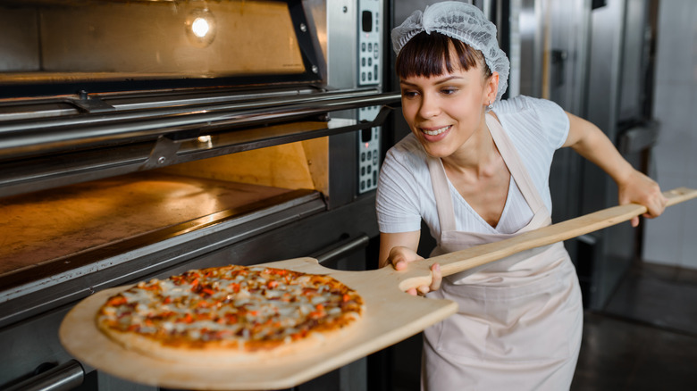 Wooden Vs. Metal Pizza Peel: Which Is Best For You?