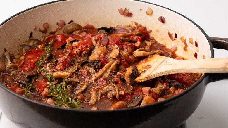 mushroom tomato sauce cooking