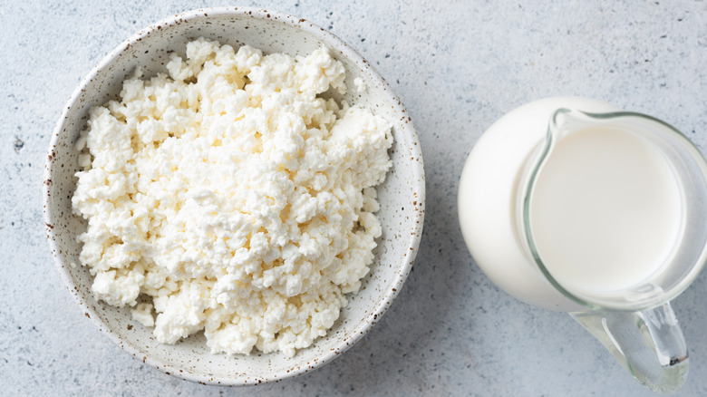 cottage cheese in bowl