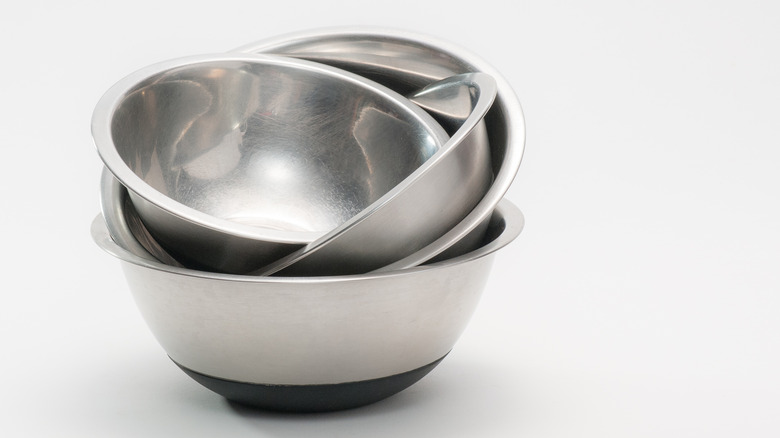 Set of metal mixing bowls