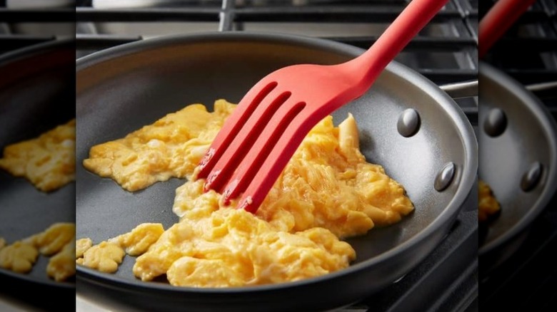 Silicone fork for scrambled eggs