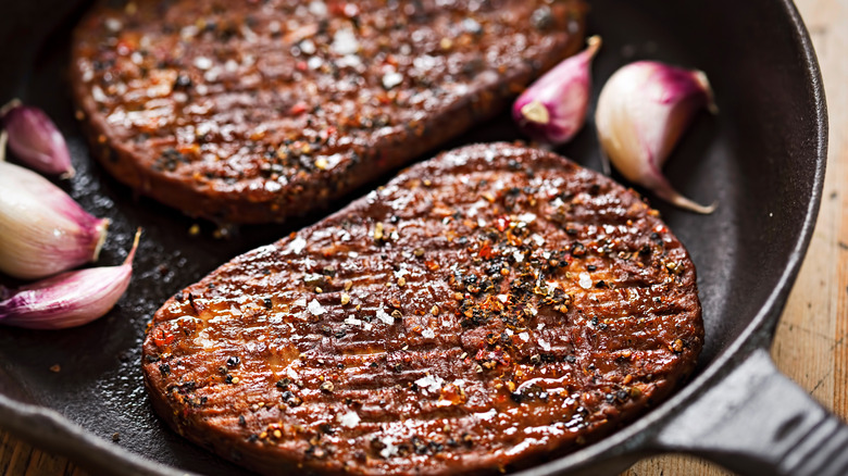 Vegan steak with mycoproteins