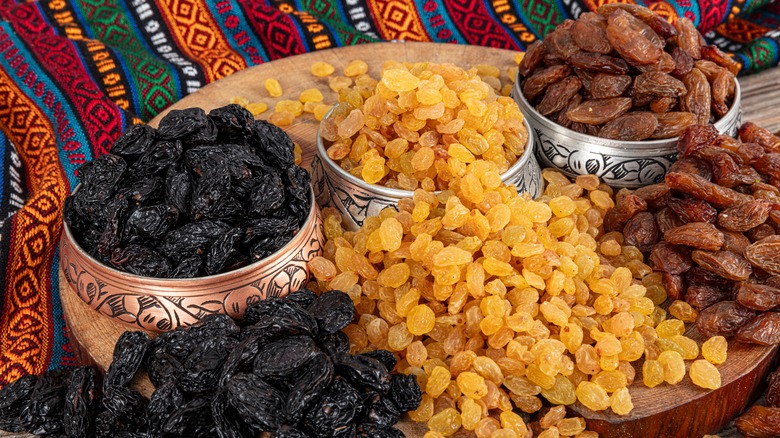 Different types of raisins