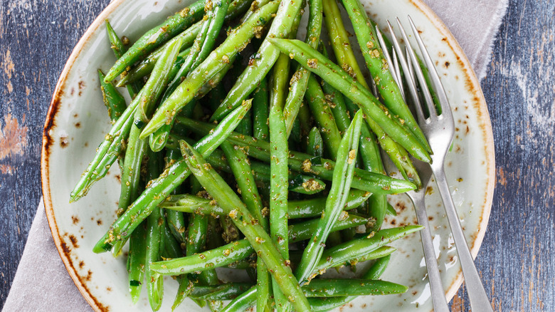 Blanched green beans salad