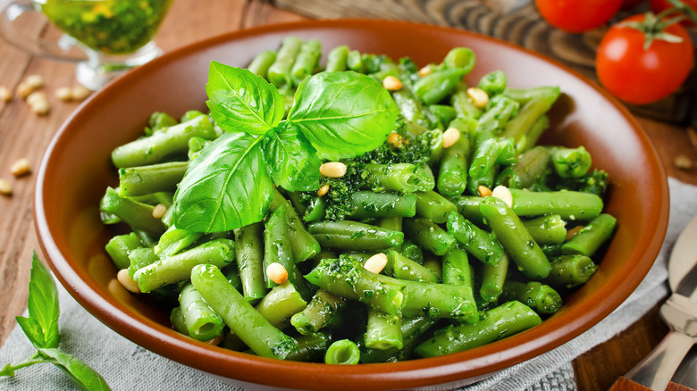 Green beans salad with basil