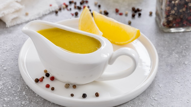 Vinaigrette with lemon and pepper