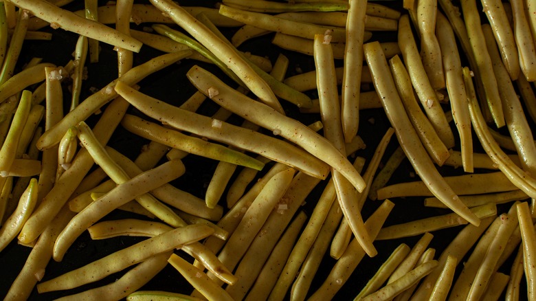 Oven-roasted green beans