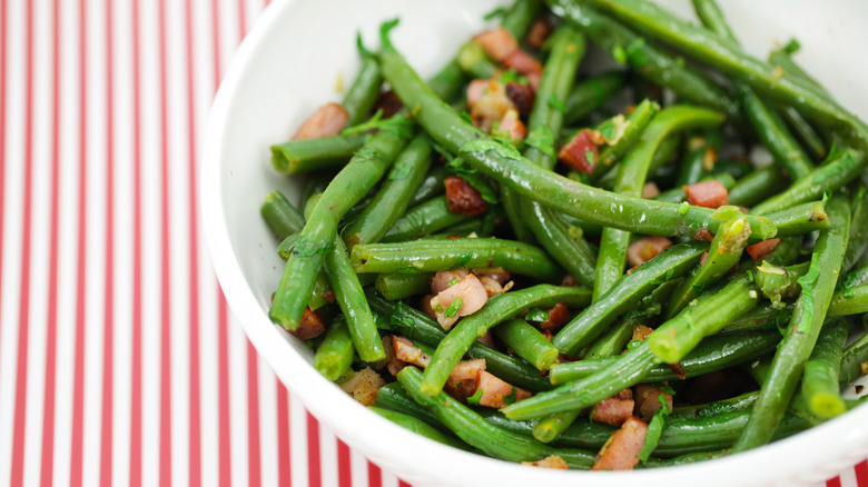 Green beans salad with bacon