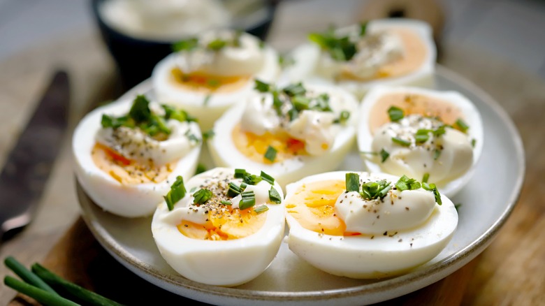 Easy Peel Hard Boiled Eggs (Perfectly Cooked) - Fifteen Spatulas