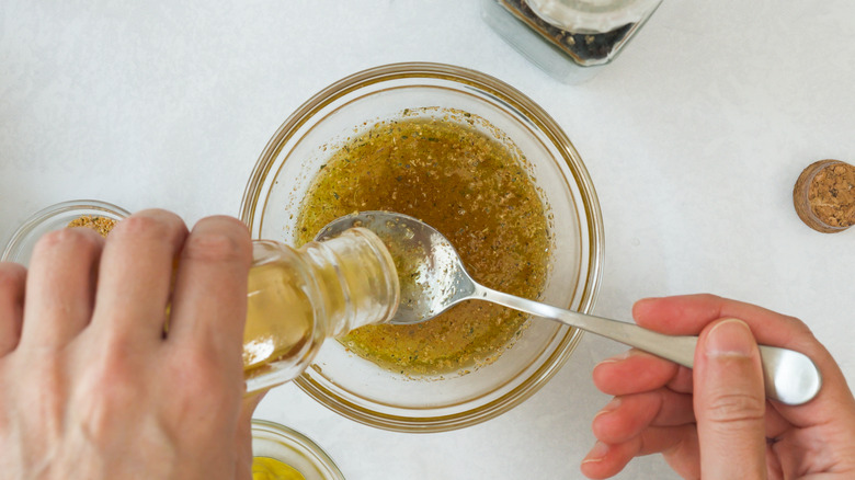 Vinaigrette dressing preparation